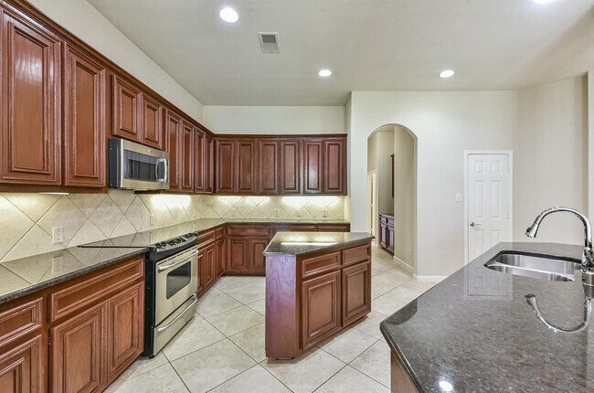 Building Photo - 15914 Cedar Shores Ln