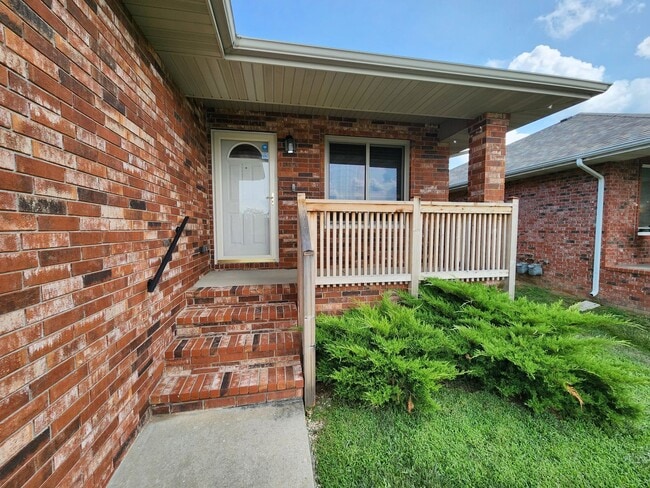 Building Photo - 3868 S Timbercreek Ave