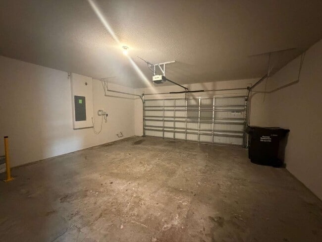 Building Photo - 30561 Gilbern Rd