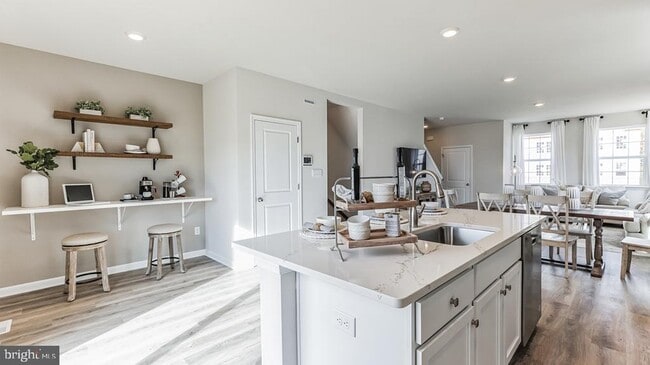 Building Photo - 212 Macoun Way