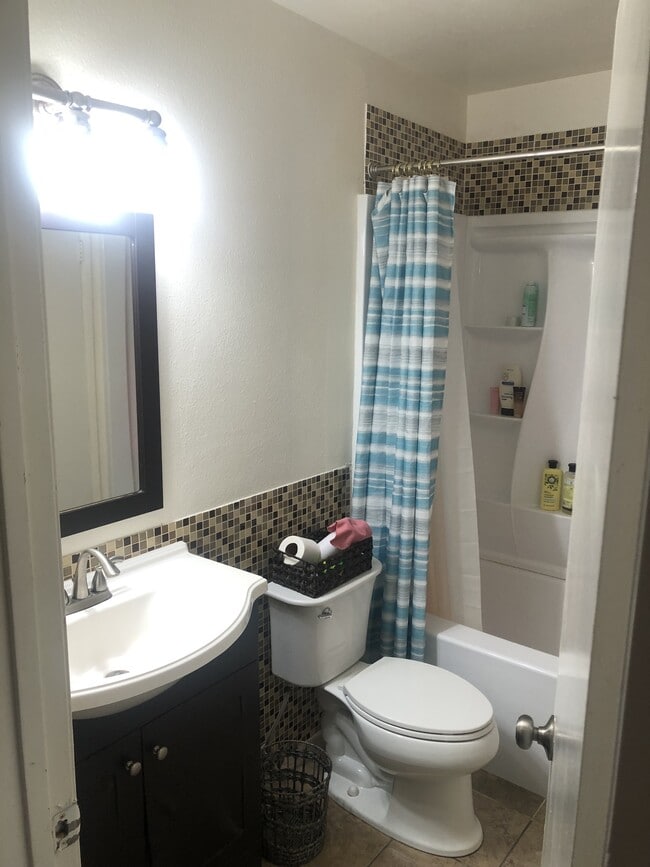 Building Photo - 243 Espanas Glen