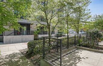 Building Photo - Riverfront Location, Luxury Townhome - End Corner Unit, Two En-Suites, Attached Garage