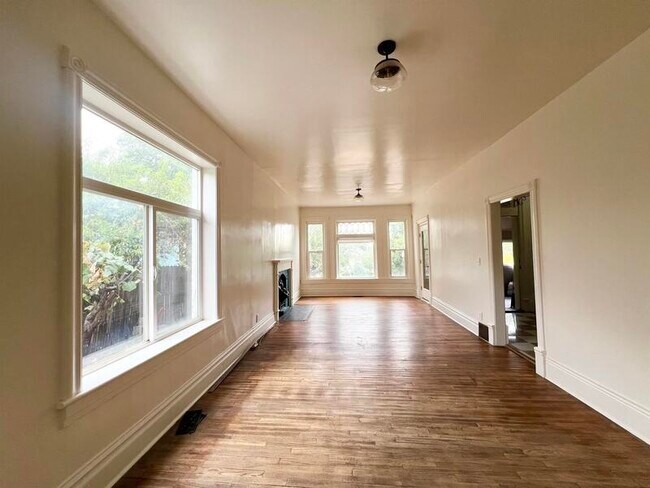 Building Photo - 615 S 900 E