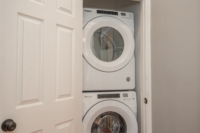 Building Photo - 318 N Duke St