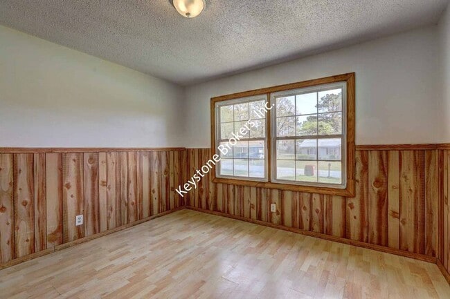 Building Photo - 5587 General Harris Dr