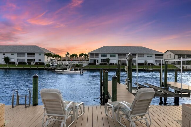 Building Photo - Waterfront Duplex * Flexible Lease Terms