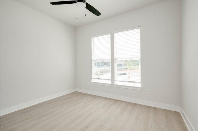 Building Photo - 2725 Bristol Dr