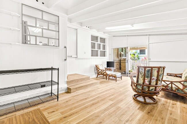 Building Photo - Charming 3-bedroom, 1.5-bathroom house loc...