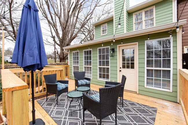 Building Photo - 2580 Old Roswell Rd SE