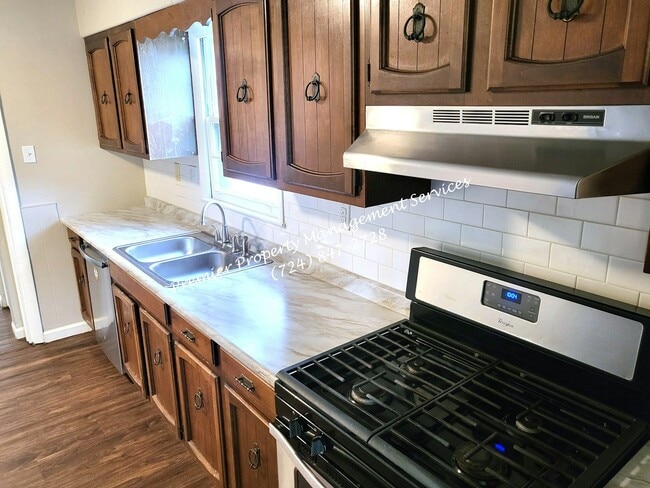 Building Photo - 136 Sawyer Dr