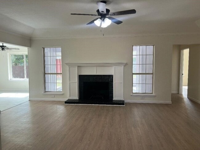 Building Photo - 1500 Hyde Park Blvd