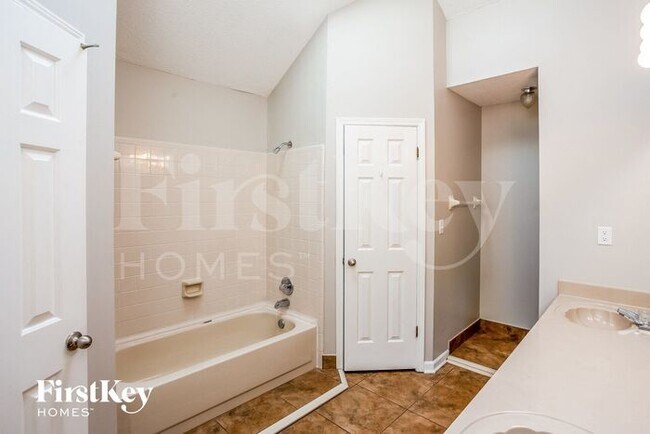 Building Photo - 4932 Water Fowl Ln