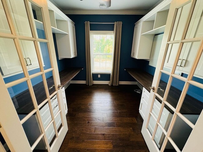 Building Photo - 1015 Callaway Dr