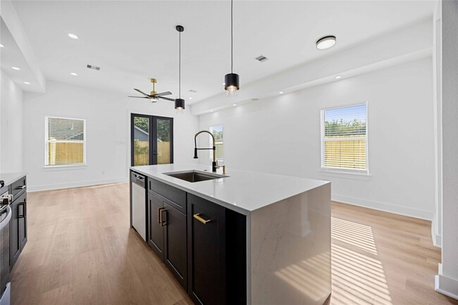 Building Photo - 4125 Shelby Cir