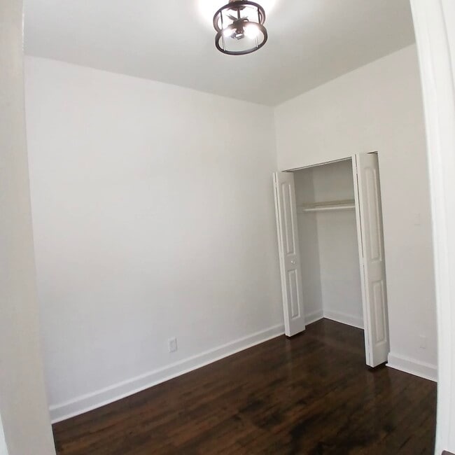 Building Photo - 4058 W Hirsch St