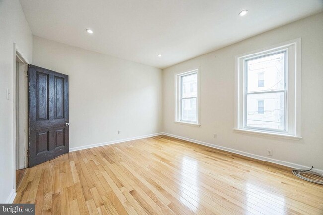 Building Photo - 1427 Tasker St