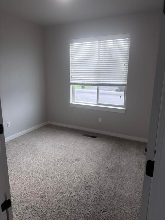 Building Photo - Charming and Sophisticated