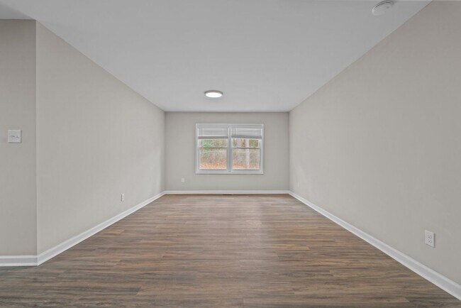 Building Photo - Experience Modern Living: Newly Renovated 1 Bed, 1 Bath Apartment Coming Soon!
