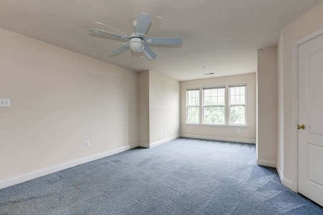 Building Photo - 3 Bed 3.5 Bath - Silver Spring Townhouse -...