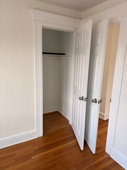 Building Photo - 173 Fairview Ave