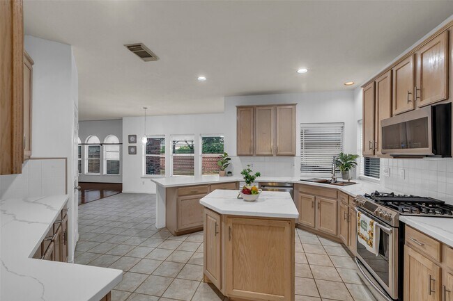 Building Photo - 210 Billingford Dr