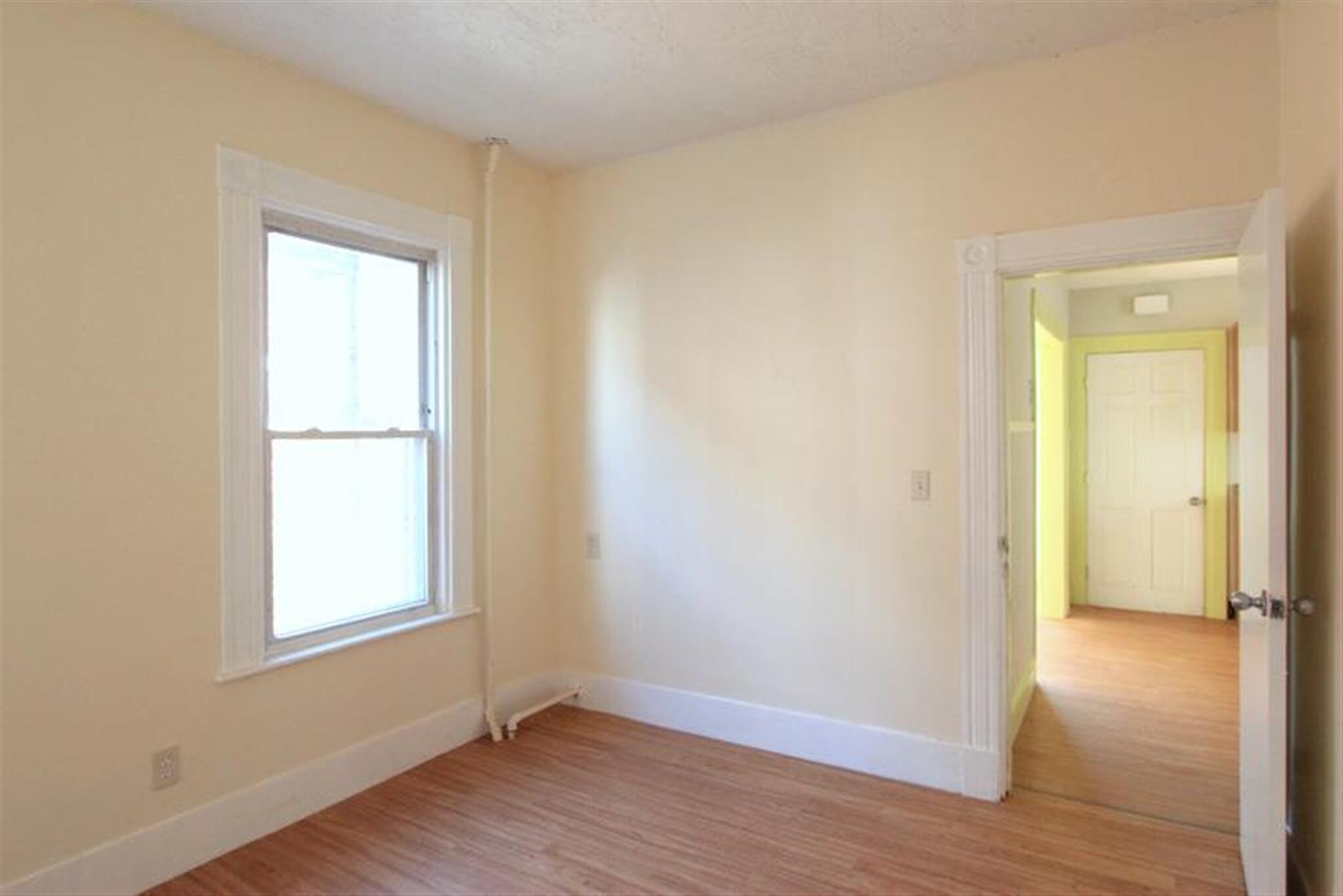 Building Photo - 569 Main St