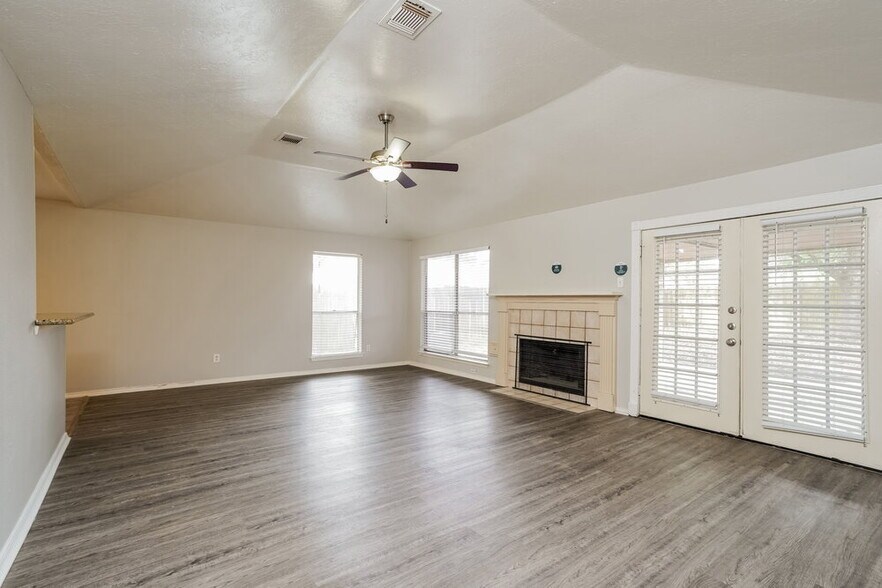 Building Photo - 16746 Summer Dawn Ln