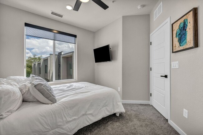 Building Photo - Fully Furnished Modern Townhome with utilities included and flexible lease options available