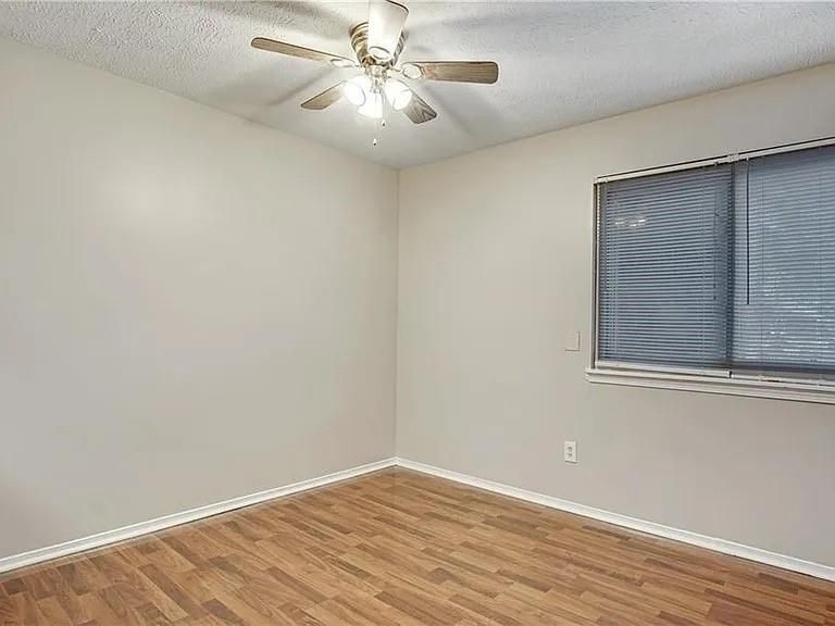 Building Photo - 28 Country Pl Ct