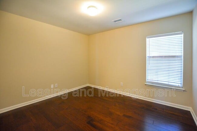 Building Photo - 606 Portico Park