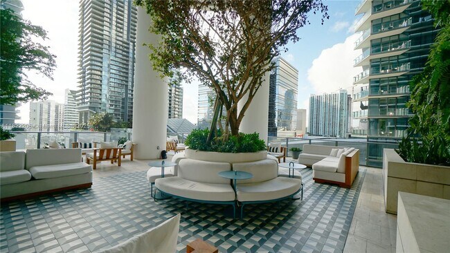 Building Photo - 801 S Miami Ave