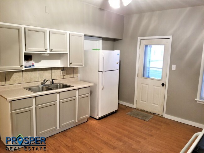 Building Photo - ST1019