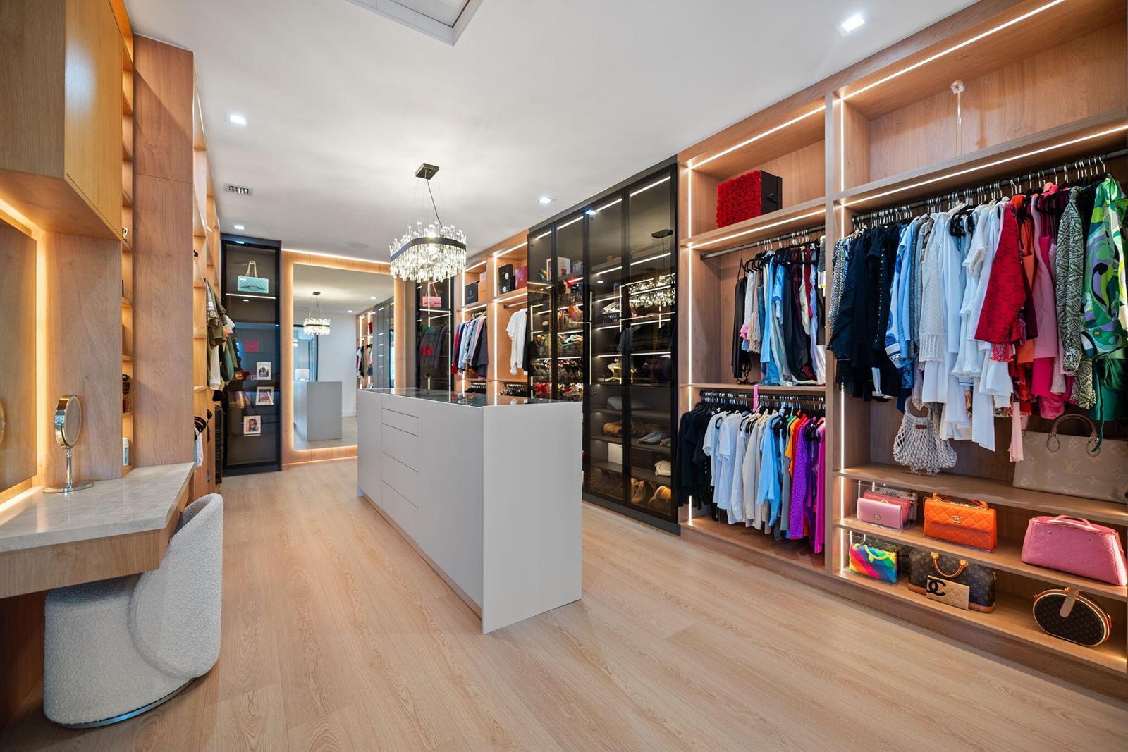 Building Photo - 5735 SW 104th Ter