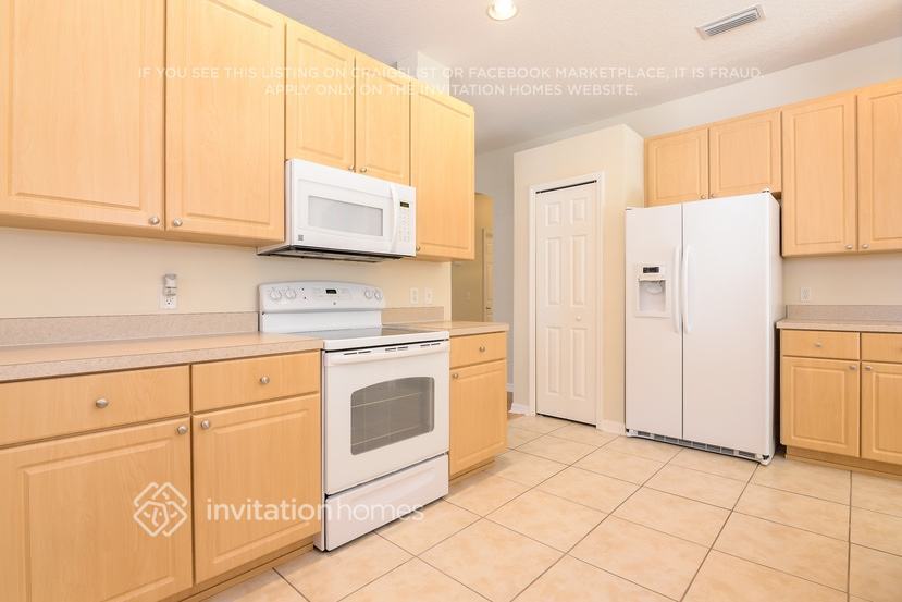 Building Photo - 3231 70th Ct E