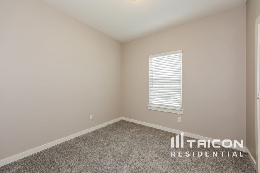 Building Photo - 5476 Granite Trl