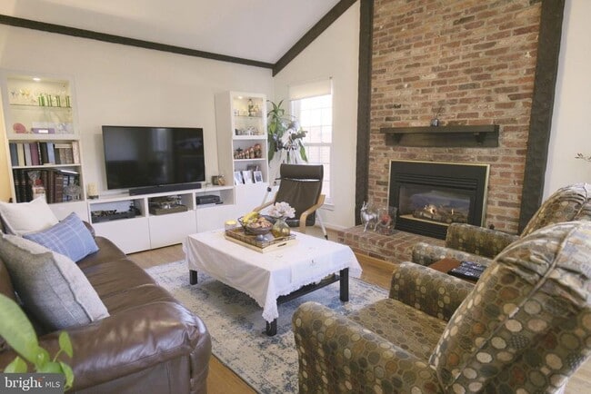 Building Photo - 10277 Gainsborough Rd