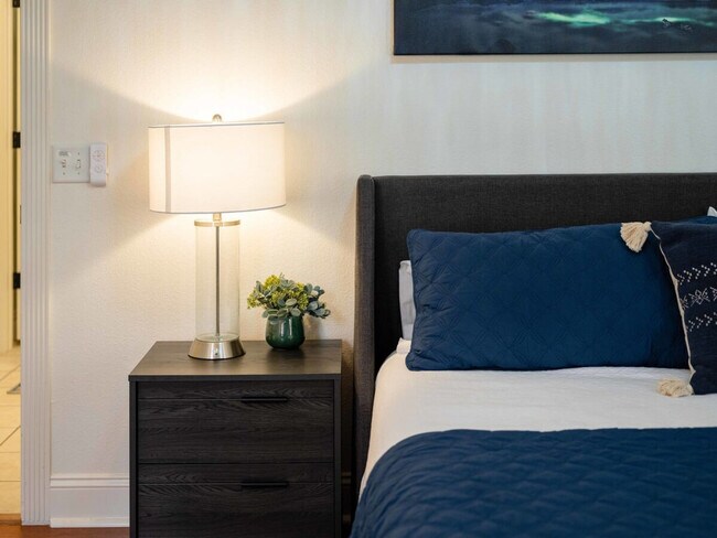 Building Photo - 1802 NW Mustang Ave