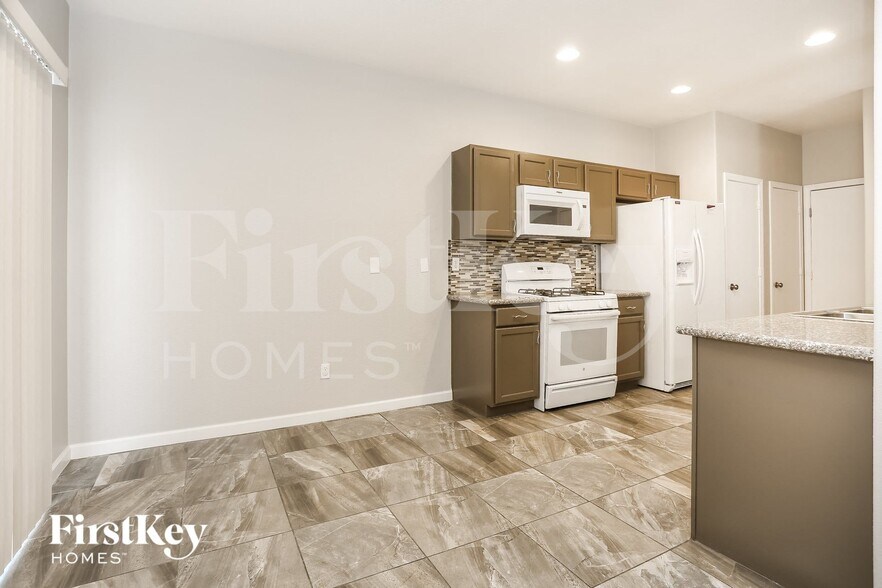 Building Photo - 528 E Brown Breeches Ave