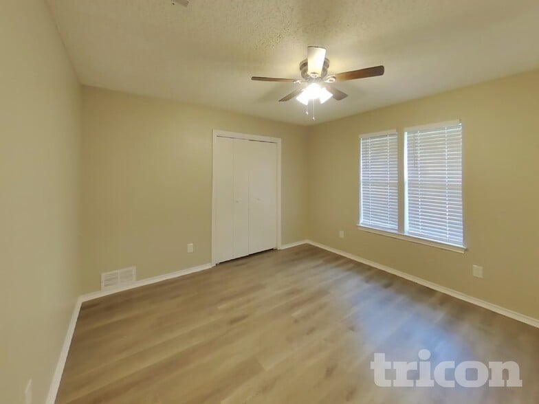 Building Photo - 2001 Libby Ln