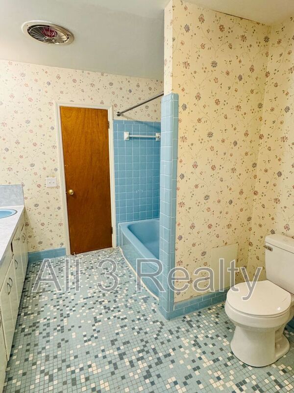 Building Photo - 2913 Sumter Ave