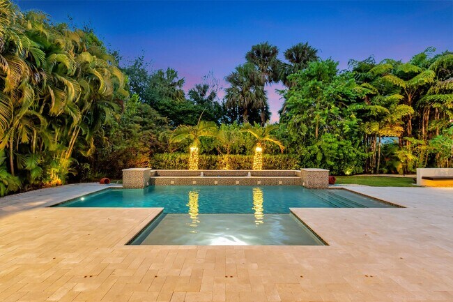 Building Photo - 17710 Cadena Dr