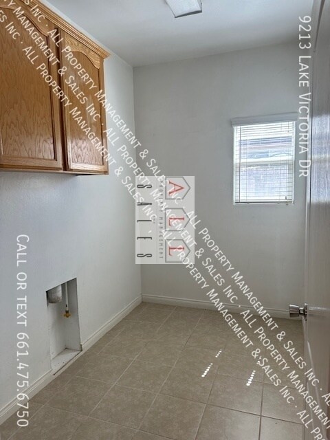 Building Photo - 9213 Lake Victoria Dr