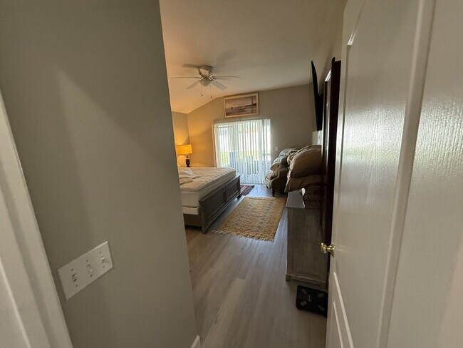 Building Photo - "Spacious 3-Bedroom Retreat with Bonus roo...