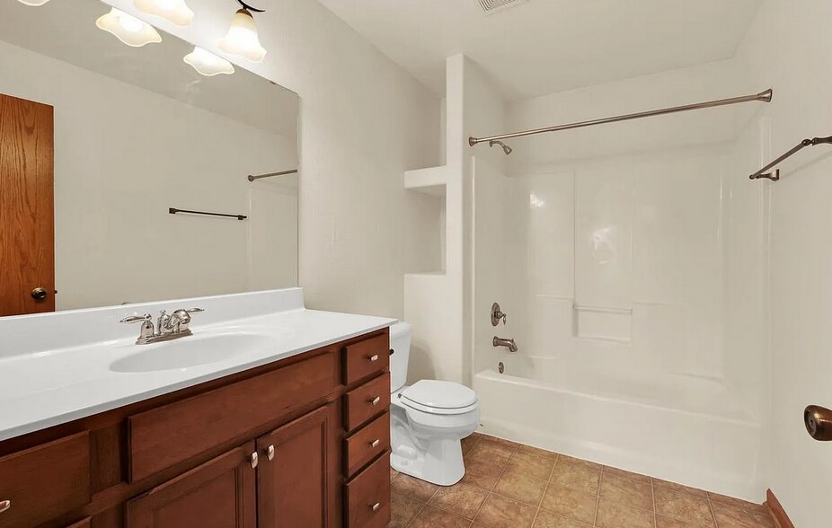 master bath - 407 Century Oak Dr