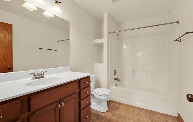 master bath - 407 Century Oak Dr
