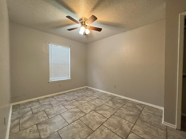 Building Photo - 1624 Aquarena Springs Dr