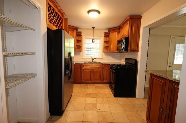 Building Photo - 1540 Alverado Way