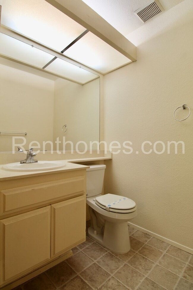 Building Photo - Mission Valley, 10225 Caminito Cuervo #143...