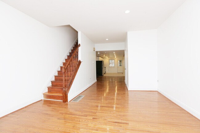 Building Photo - 2421 Christian St