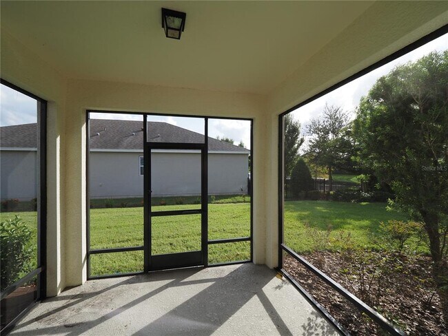 Building Photo - 995 Molly Cir